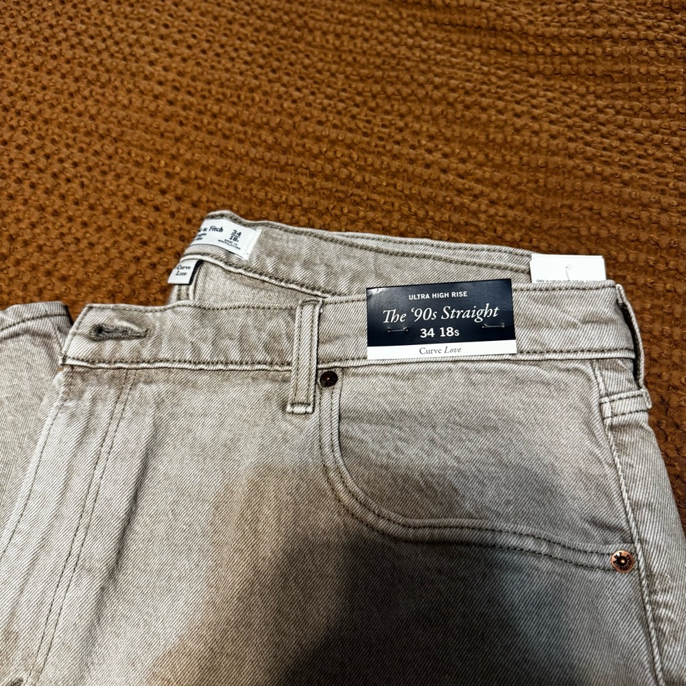 Abercrombie & Fitch '90s Straight Jeans Curve Love SHORT - Light Khaki